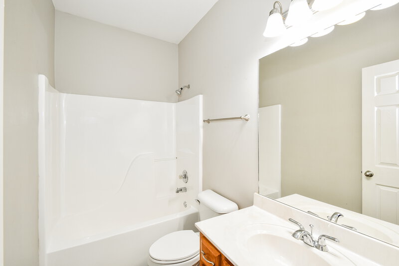 1,930/Mo, 2746 Lizzie Cv Southaven, MS 38672 Bathroom View