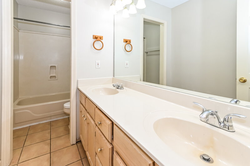 1,690/Mo, 6290 McClendon Cir Olive Branch, MS 38654 Bathroom View