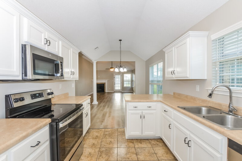 1,805/Mo, 7895 Ridgedale Dr Olive Branch, MS 38654 Kitchen View 2