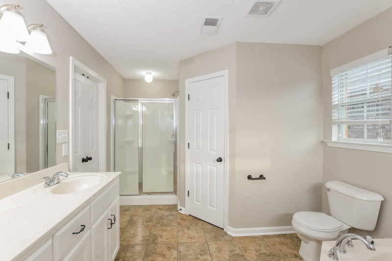 1,805/Mo, 7895 Ridgedale Dr Olive Branch, MS 38654 Main Bathroom View