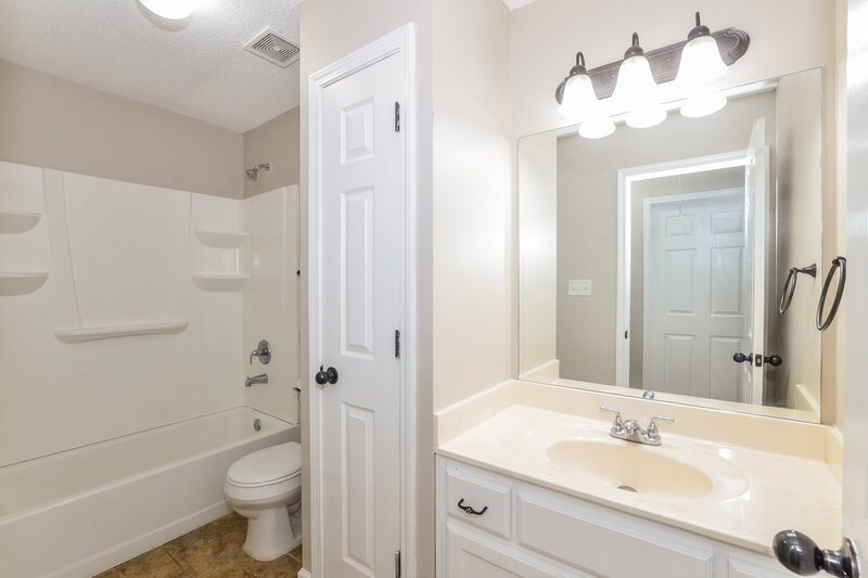 1,805/Mo, 7895 Ridgedale Dr Olive Branch, MS 38654 Bathroom View