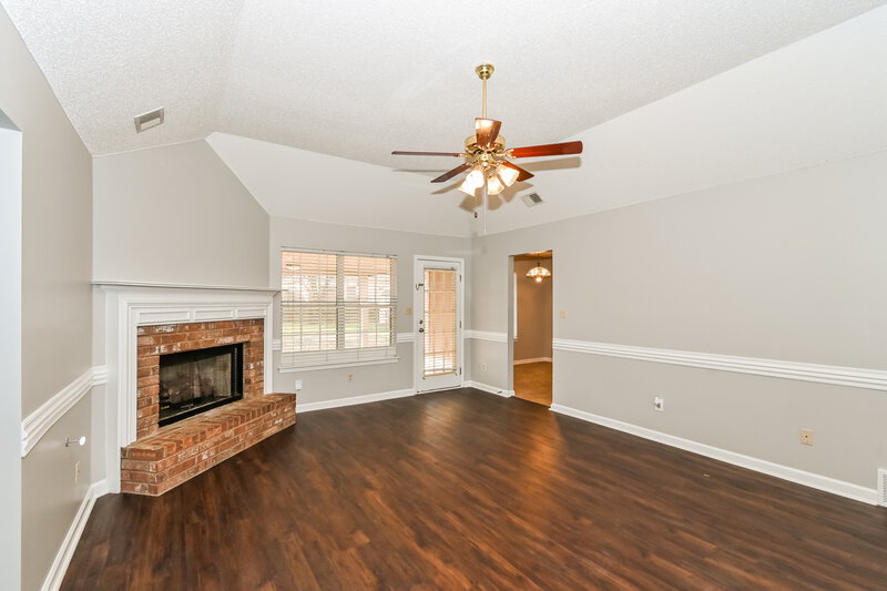 2,105/Mo, 2353 Heather Rdg Southaven, MS 38672 Living Room View 2