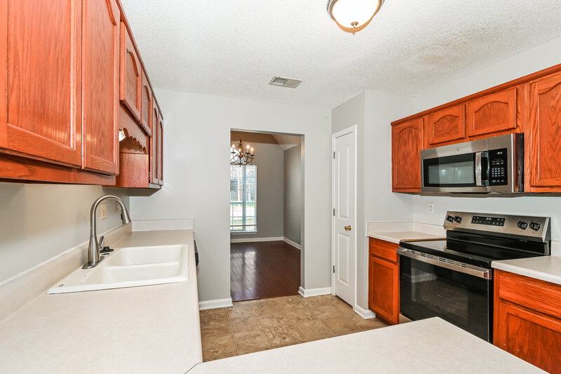 2,105/Mo, 2353 Heather Rdg Southaven, MS 38672 Kitchen View 2