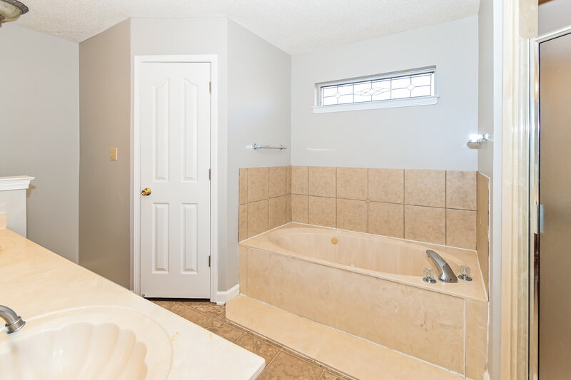 2,105/Mo, 2353 Heather Rdg Southaven, MS 38672 Main Bathroom View