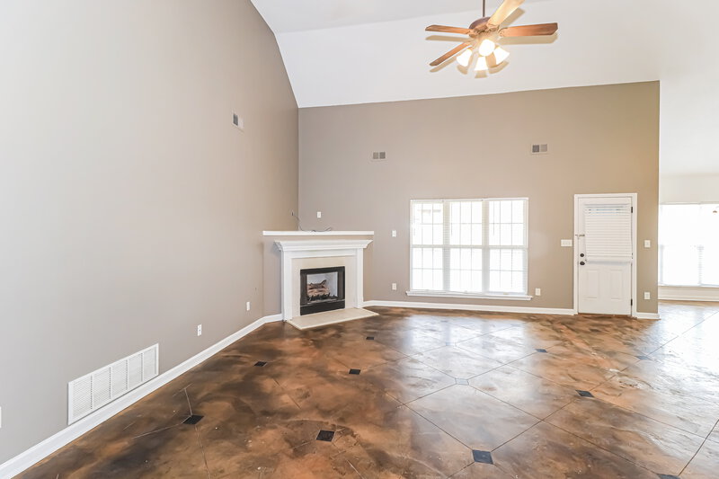 2,280/Mo, 5432 Milton Ridge Dr Arlington, TN 38002 Living Room View 2