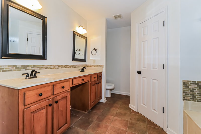 2,280/Mo, 5432 Milton Ridge Dr Arlington, TN 38002 Main Bathroom View