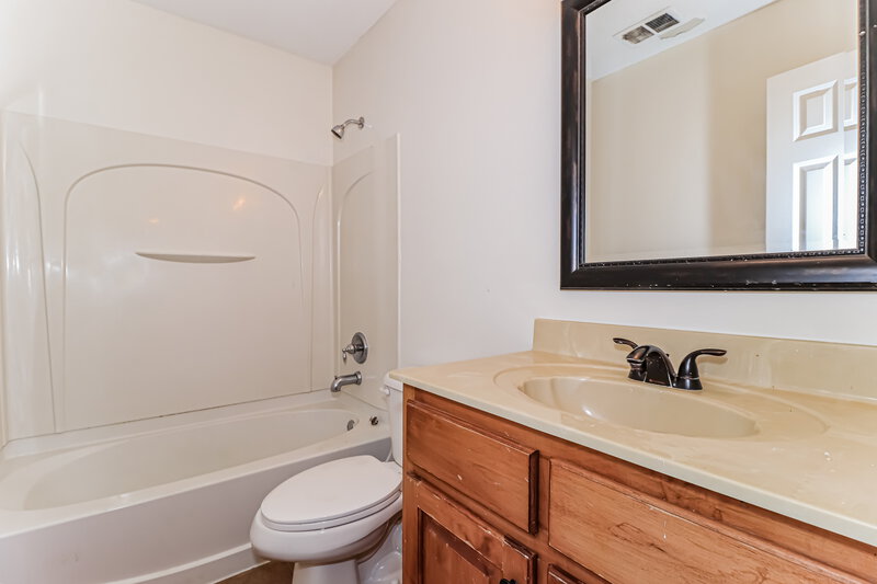 2,280/Mo, 5432 Milton Ridge Dr Arlington, TN 38002 Bathroom View