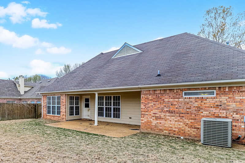 2,280/Mo, 5432 Milton Ridge Dr Arlington, TN 38002 Rear View