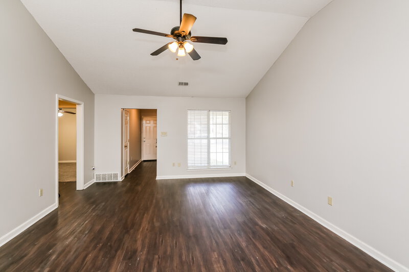 2,220/Mo, 1109 McGowan Dr Southaven, MS 38671 Living Room View 2