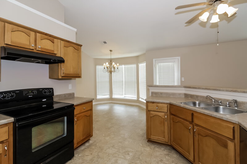 1,760/Mo, 1839 Roy Dr Southaven, MS 38671 Kitchen View 2