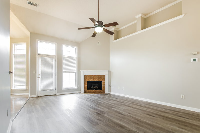 2,270/Mo, 5327 Brookwater Cv S Memphis, TN 38125 Living Room View 2