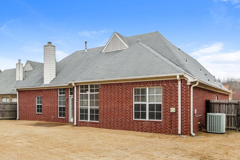 2,270/Mo, 5327 Brookwater Cv S Memphis, TN 38125 Rear View