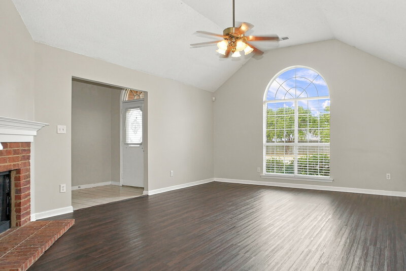 2,435/Mo, 11195 Cashmere Wood Dr Arlington, TN 38002 Living Room View 2