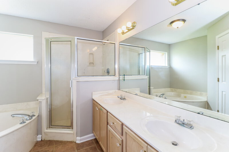 2,365/Mo, 11195 Cashmere Wood Dr Arlington, TN 38002 Main Bathroom View