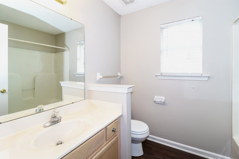 2,365/Mo, 11195 Cashmere Wood Dr Arlington, TN 38002 Bathroom View