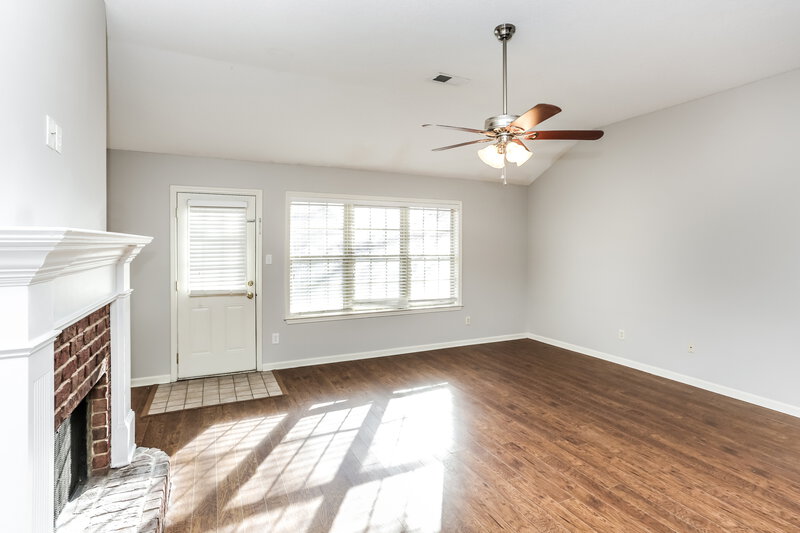 2,050/Mo, 9261 Speerberry Ln Cordova, TN 38016 Living Room View 2