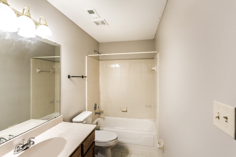 2,050/Mo, 9261 Speerberry Ln Cordova, TN 38016 Bathroom View