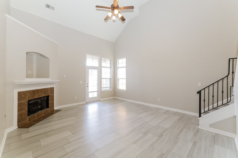 1,740/Mo, 7962 Parkmont Dr Memphis, TN 38125 Living Room View