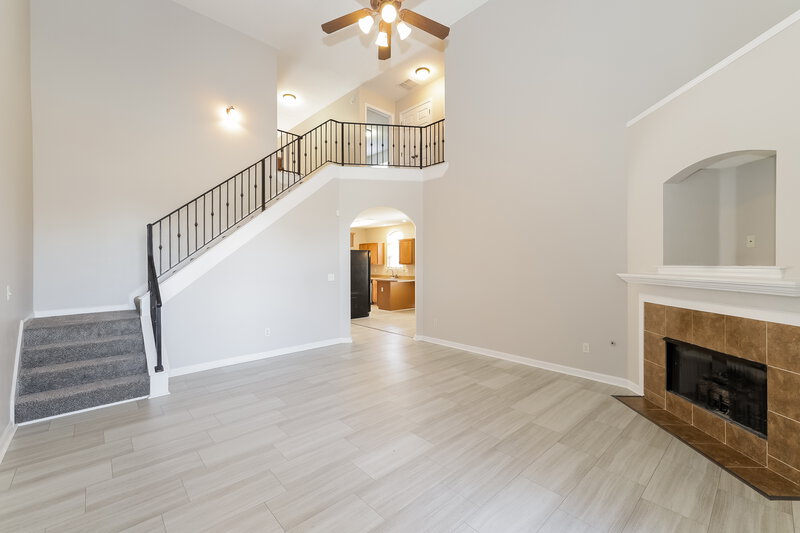 1,740/Mo, 7962 Parkmont Dr Memphis, TN 38125 Living Room View 2