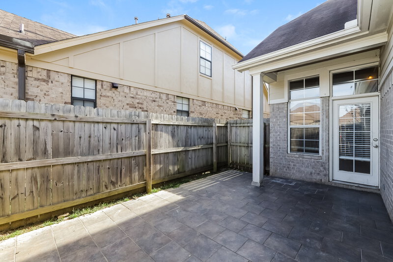 1,740/Mo, 7962 Parkmont Dr Memphis, TN 38125 Rear View