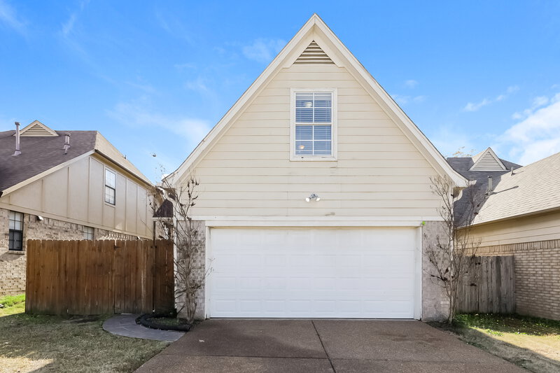 1,740/Mo, 7962 Parkmont Dr Memphis, TN 38125 Rear View 2