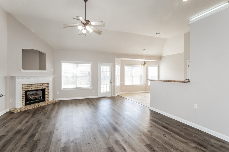 2,130/Mo, 1516 Sawmill Creek Ln Cordova, TN 38016 Living Room View