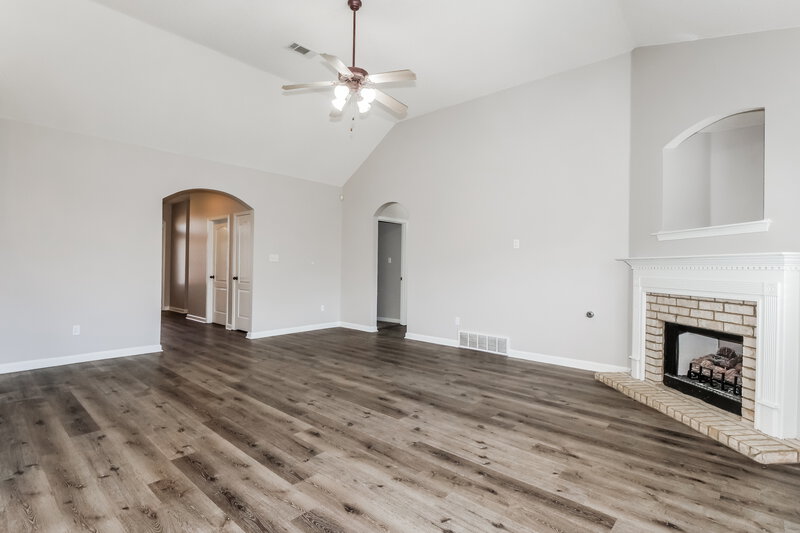 2,130/Mo, 1516 Sawmill Creek Ln Cordova, TN 38016 Living Room View 2