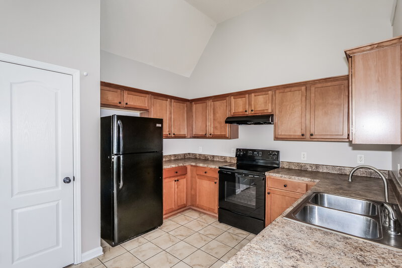 2,130/Mo, 1516 Sawmill Creek Ln Cordova, TN 38016 Kitchen View