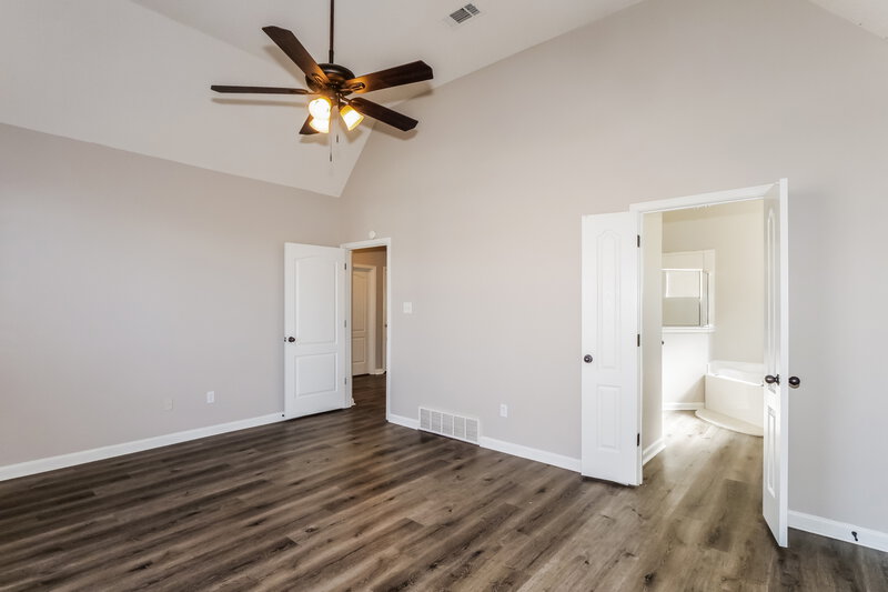 2,130/Mo, 1516 Sawmill Creek Ln Cordova, TN 38016 Main Bedroom View 2