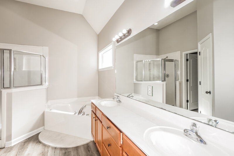 2,130/Mo, 1516 Sawmill Creek Ln Cordova, TN 38016 Main Bathroom View