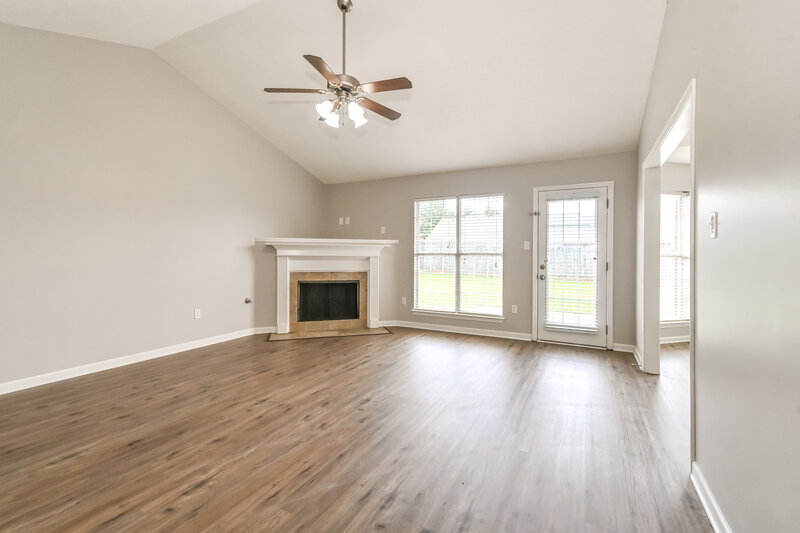1,775/Mo, 1887 Roy Dr Southaven, MS 38671 Living Room View 2