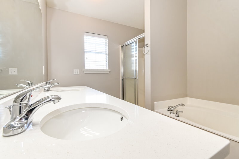 1,775/Mo, 1887 Roy Dr Southaven, MS 38671 Main Bathroom View