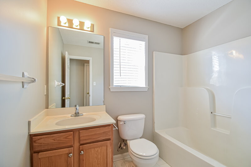 1,780/Mo, 7436 Bakers Glenn Ln Cordova, TN 38018 Bathroom View