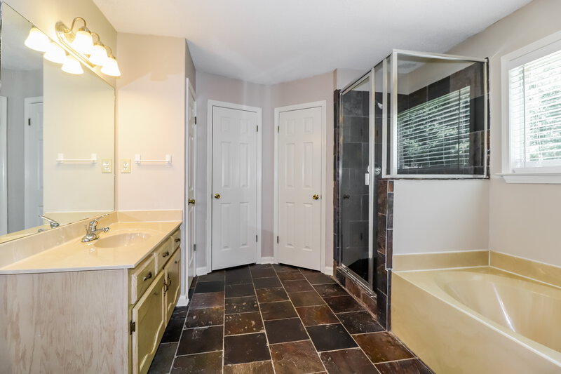 2,065/Mo, 9656 Wood Green Ln Lakeland, TN 38002 Main Bathroom View