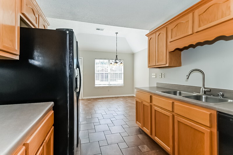 2,720/Mo, 2373 Kindlewood Dr Southaven, MS 38672 Kitchen View 2