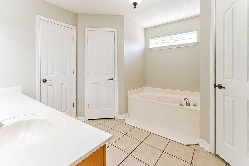 2,720/Mo, 2373 Kindlewood Dr Southaven, MS 38672 Main Bathroom View