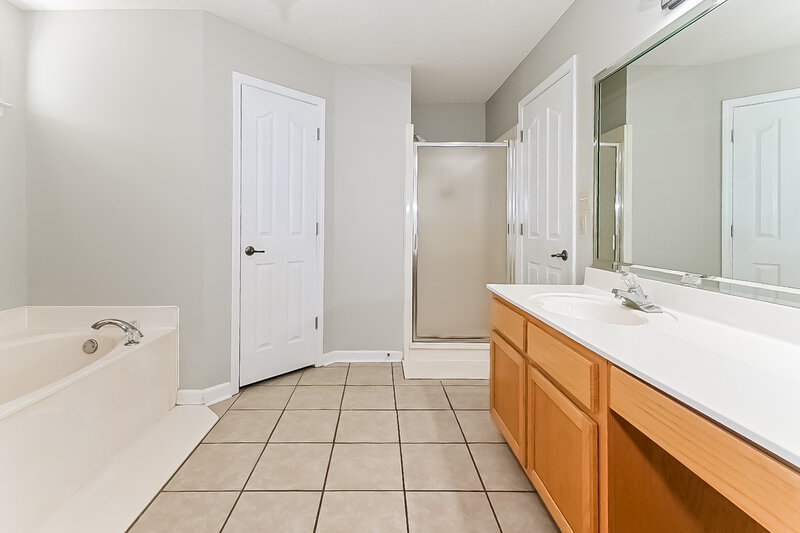 2,720/Mo, 2373 Kindlewood Dr Southaven, MS 38672 Main Bathroom View 2