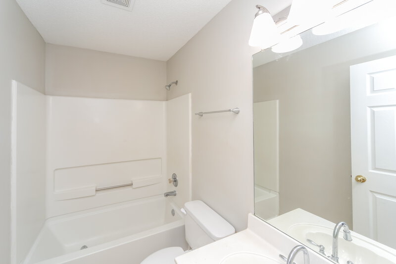 1,610/Mo, 4046 Rosebury Ln Horn Lake, MS 38637 Bathroom View