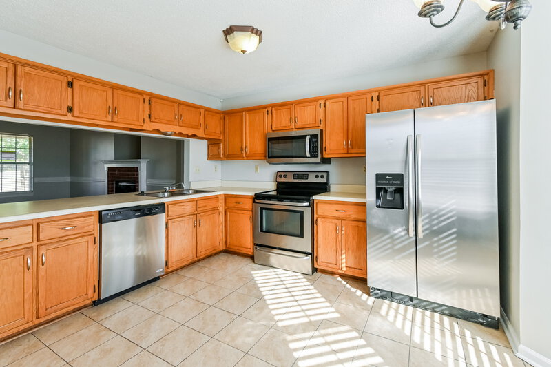 2,330/Mo, 4185 Shadow Oaks Dr Horn Lake, MS 38637 Kitchen View 2