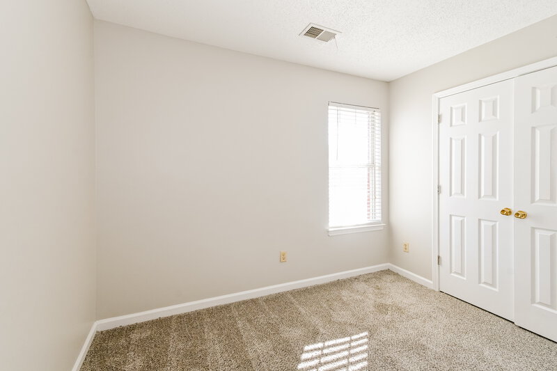 2,330/Mo, 4185 Shadow Oaks Dr Horn Lake, MS 38637 Main Bedroom View 2