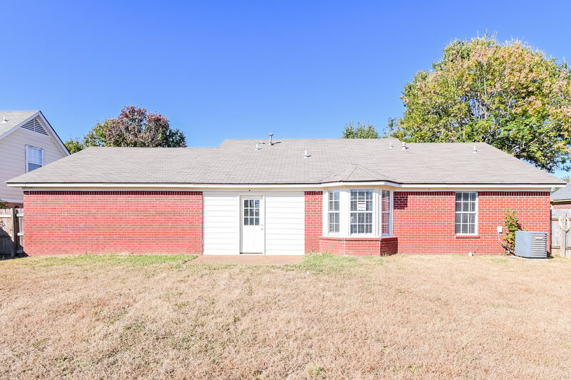 2,330/Mo, 4185 Shadow Oaks Dr Horn Lake, MS 38637 Rear View