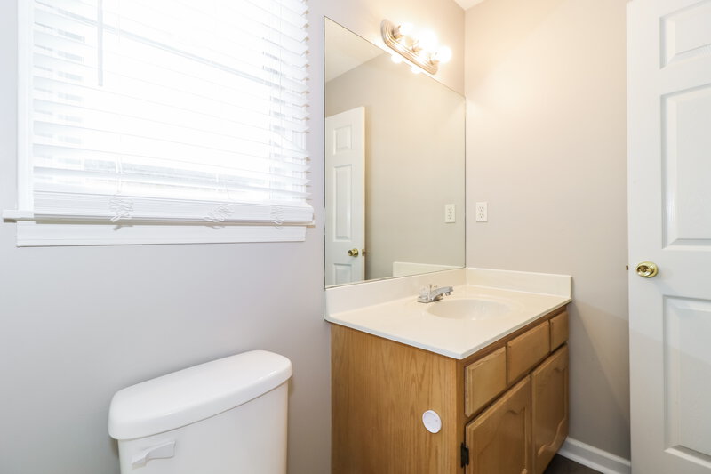 2,145/Mo, 7567 Dexter Grove Dr Cordova, TN 38016 Bathroom View 2