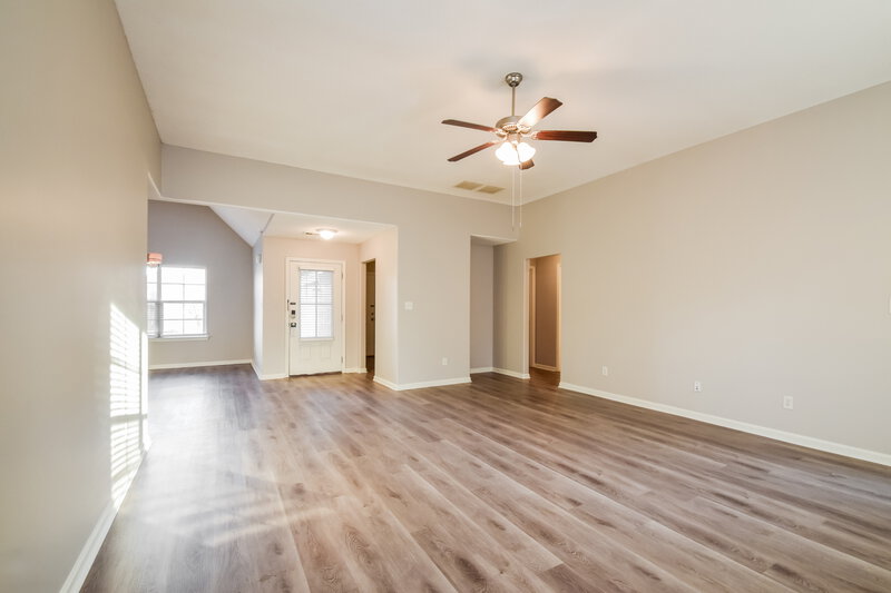 1,865/Mo, 4218 Markston Dr Southaven, MS 38672 Living Room View 2