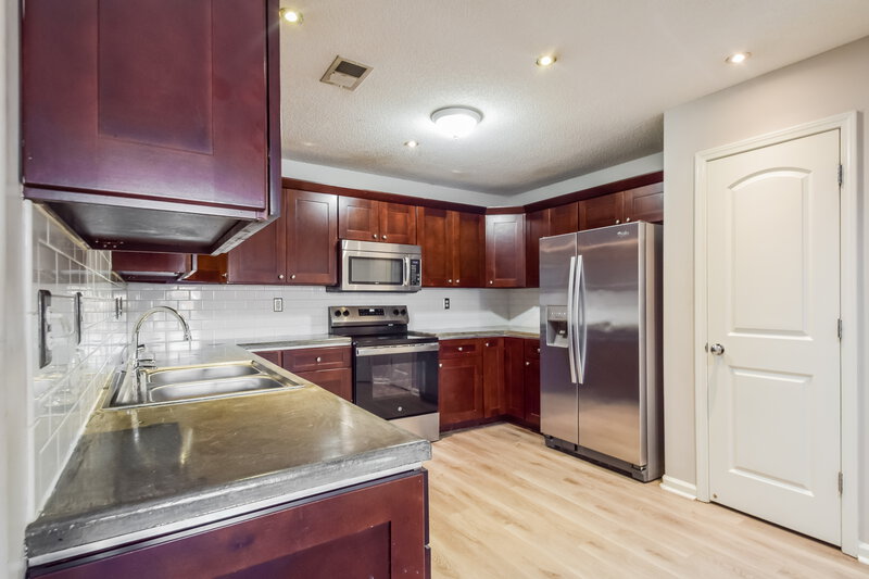 1,865/Mo, 4218 Markston Dr Southaven, MS 38672 Kitchen View 2