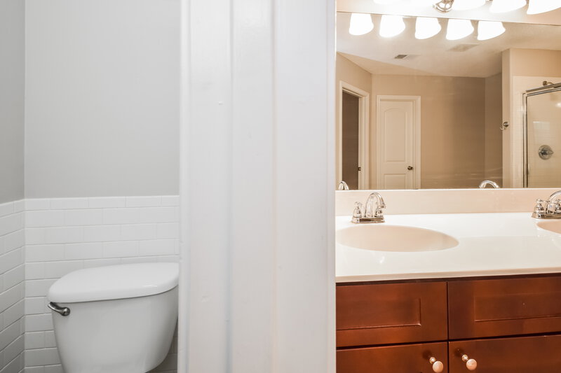 1,865/Mo, 4218 Markston Dr Southaven, MS 38672 Main Bathroom View