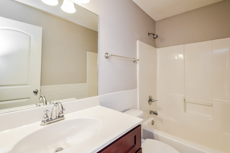 1,865/Mo, 4218 Markston Dr Southaven, MS 38672 Bathroom View