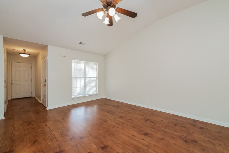 1,795/Mo, 1614 Central Trails Dr Southaven, MS 38671 Living Room View 2