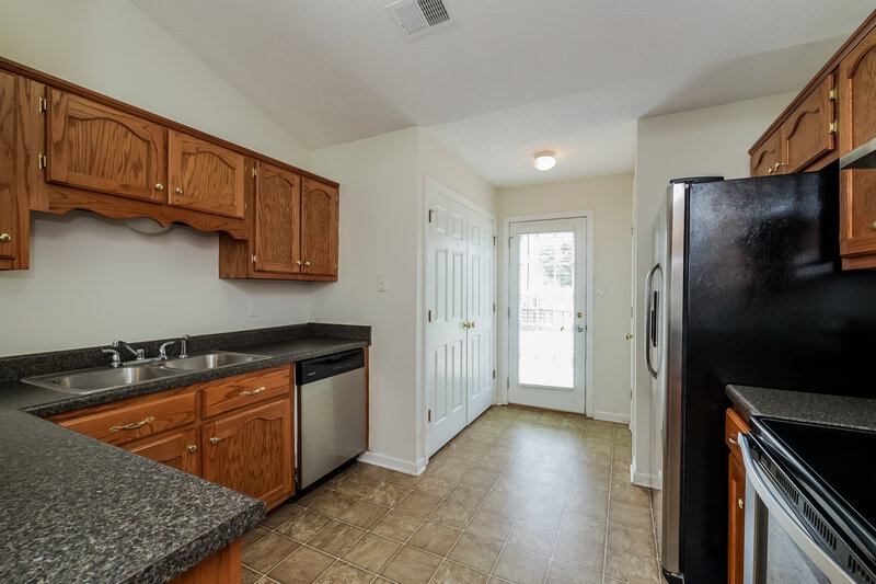 1,795/Mo, 1614 Central Trails Dr Southaven, MS 38671 Kitchen View