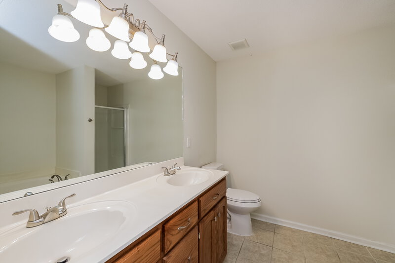 1,795/Mo, 1614 Central Trails Dr Southaven, MS 38671 Main Bathroom View
