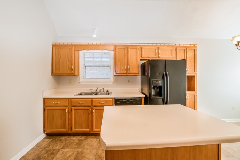 1,370/Mo, 7589 Davis Pkwy Southaven, MS 38671 Kitchen View